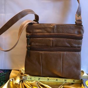 Crossbody leather tan handbag
